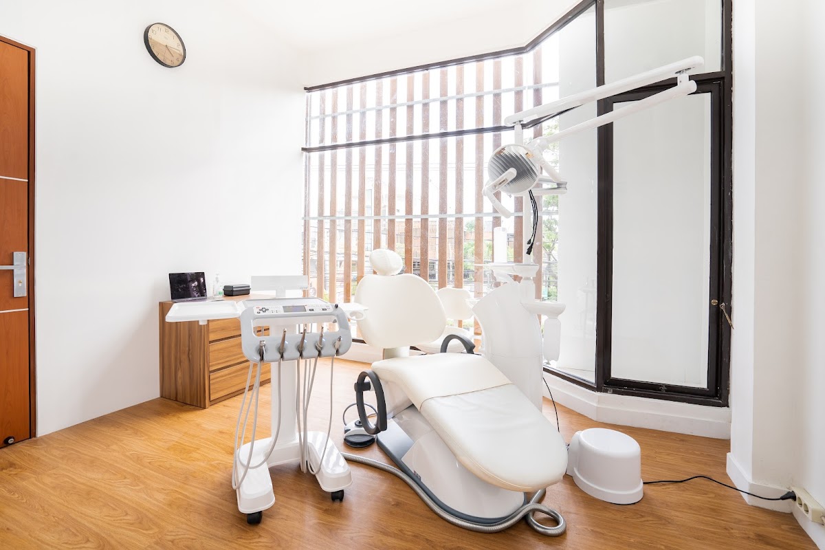 Modern dental treatment room at Fidelity Dental Bali with white chair and natural light