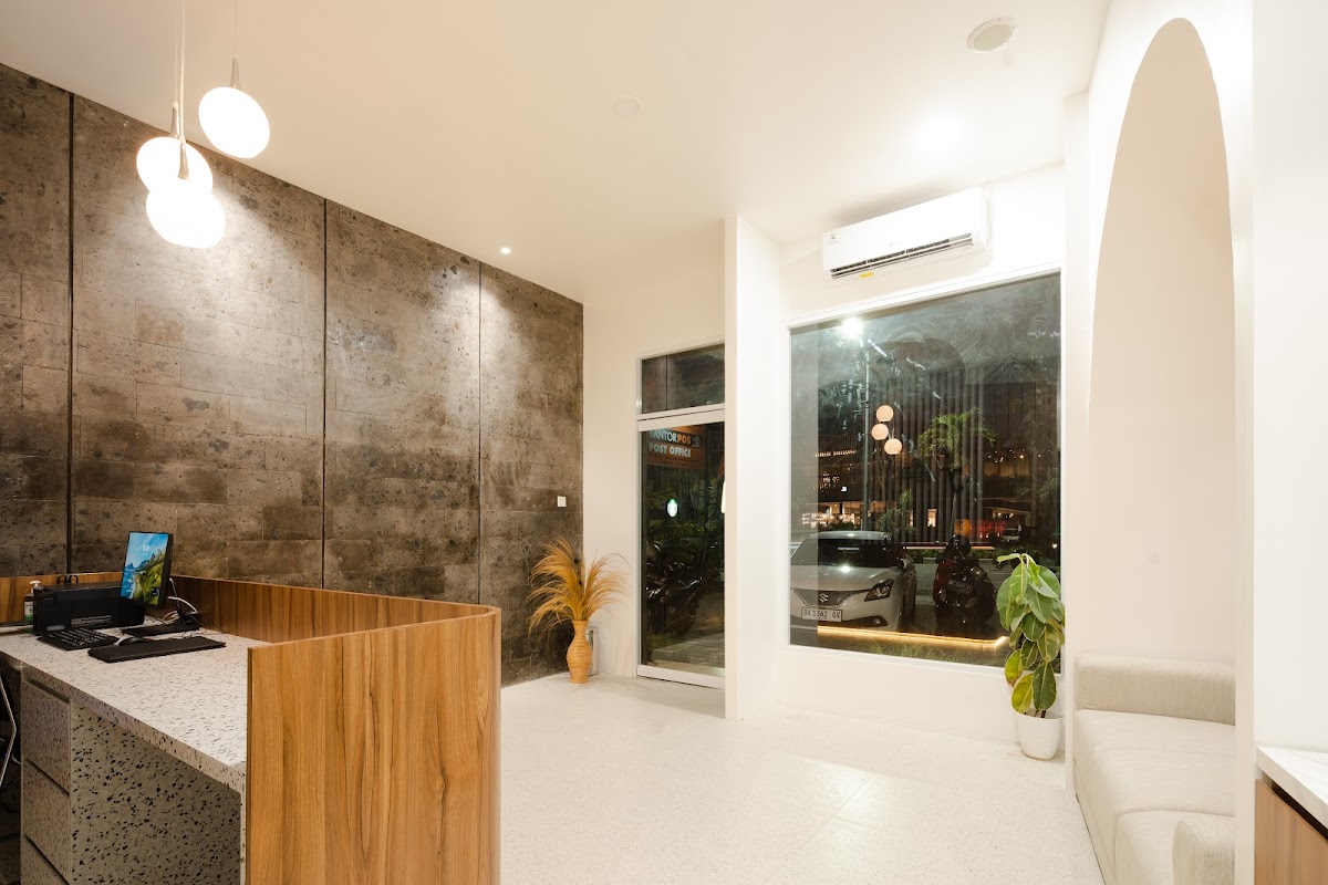 Elegant lobby and reception at Fidelity Dental Bali with globe lights and wooden desk